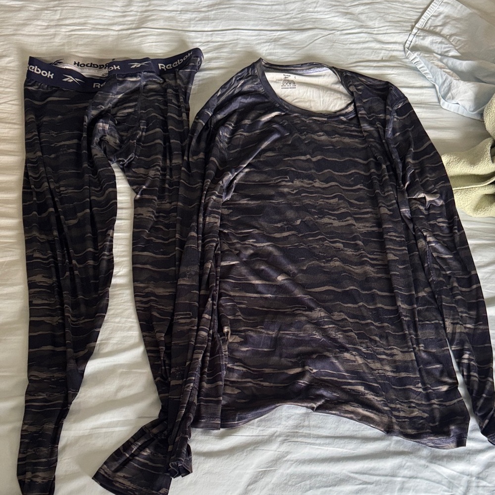 Reebok Black And Gray Wave Pattern Long Underwear Set